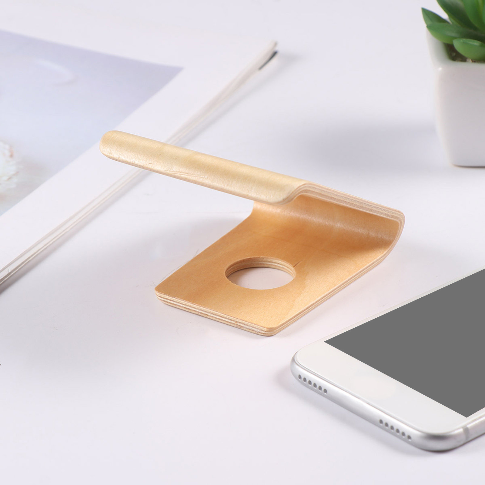Houten telefoonhouder van bass - Watch S recensie en prijs